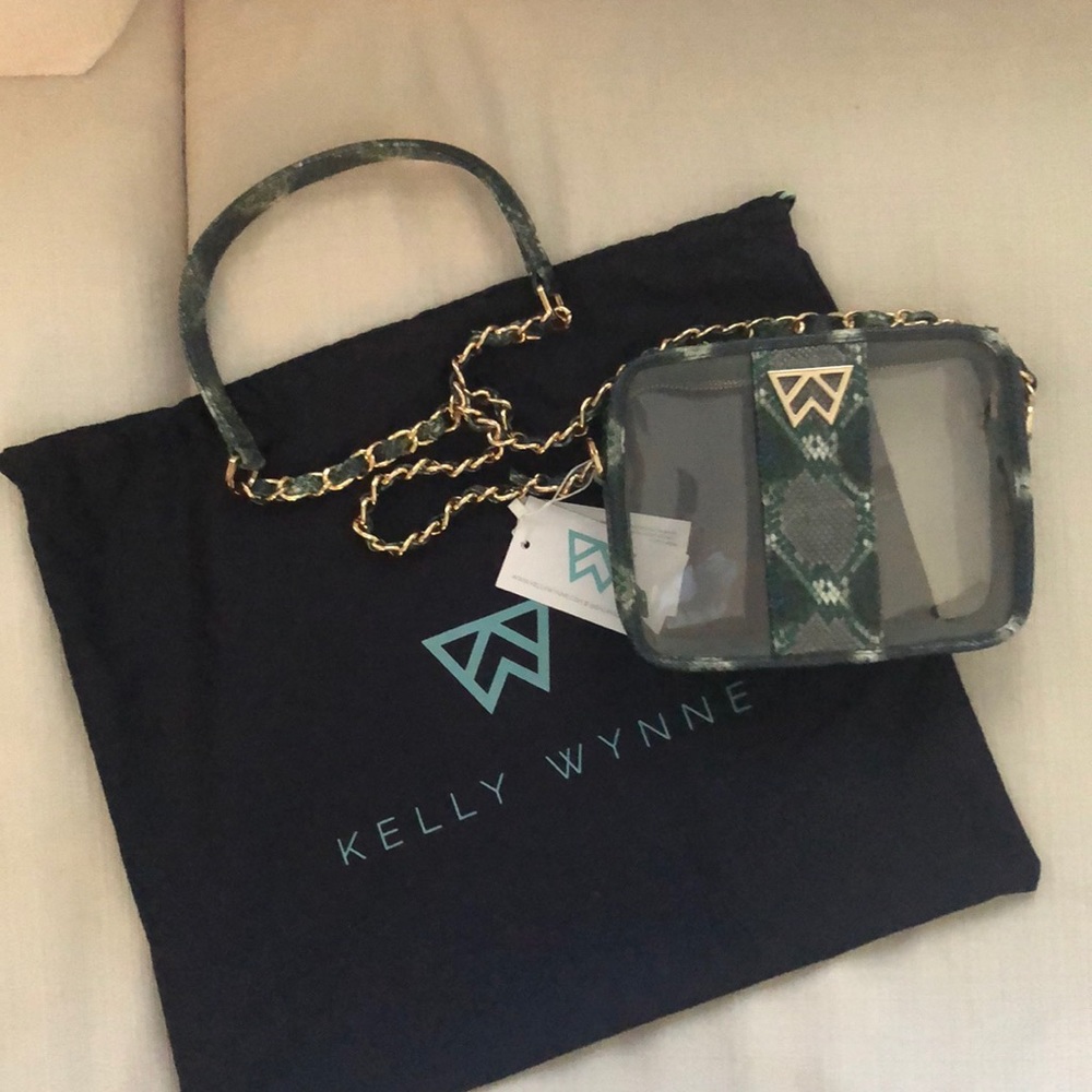 NWT Kelly Wynne Purse